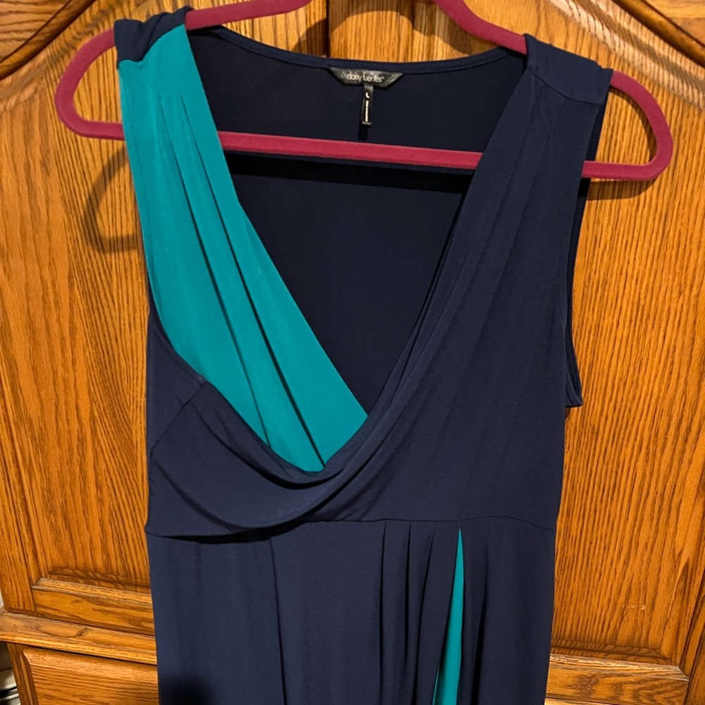 daisy fuentes v-neck short dress size large - 2 tone blue and green